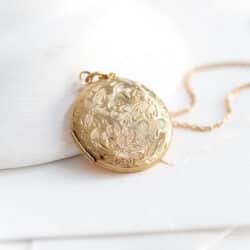 Gardenia - Locket necklace to engrave
