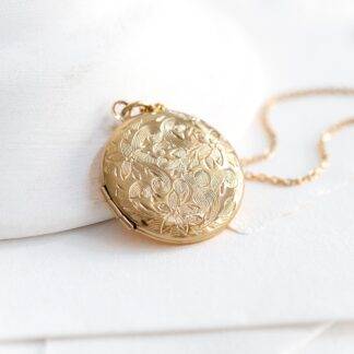 Gardenia - Locket necklace to personalize / engrave