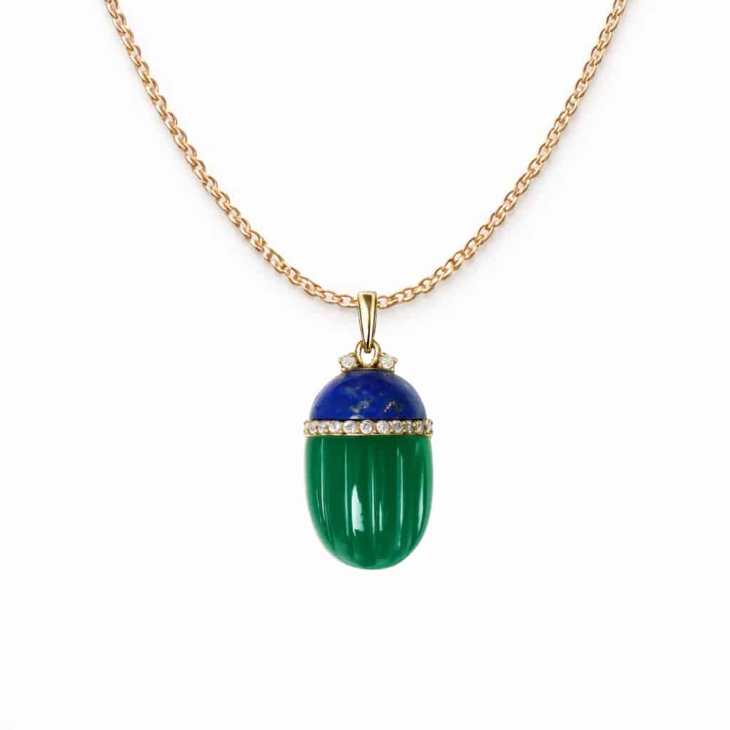 Collier pendentif scarabée porte-bonheur en lapis lazuli en plaqué or doré orné de cristaux CZ blancs brillants