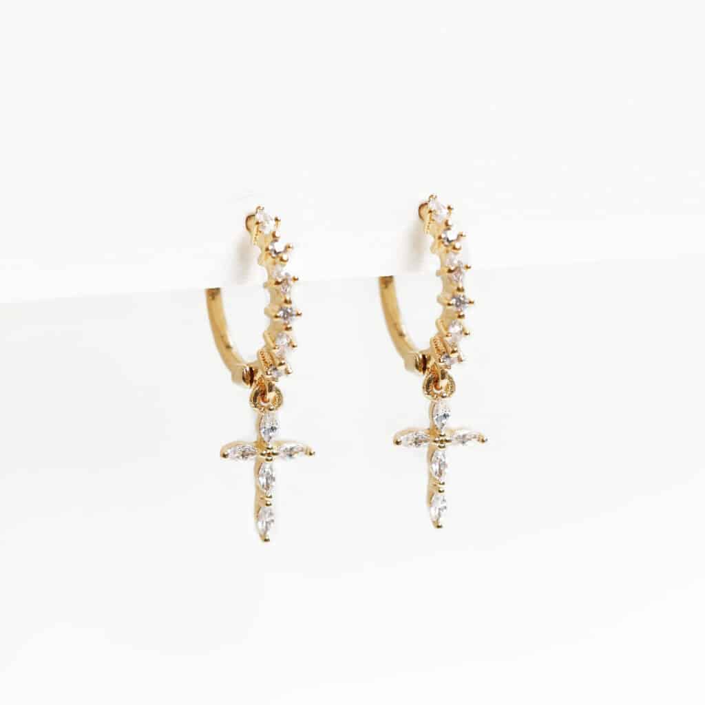 Mini créoles pampille croix brillante en plaqué or pour femme