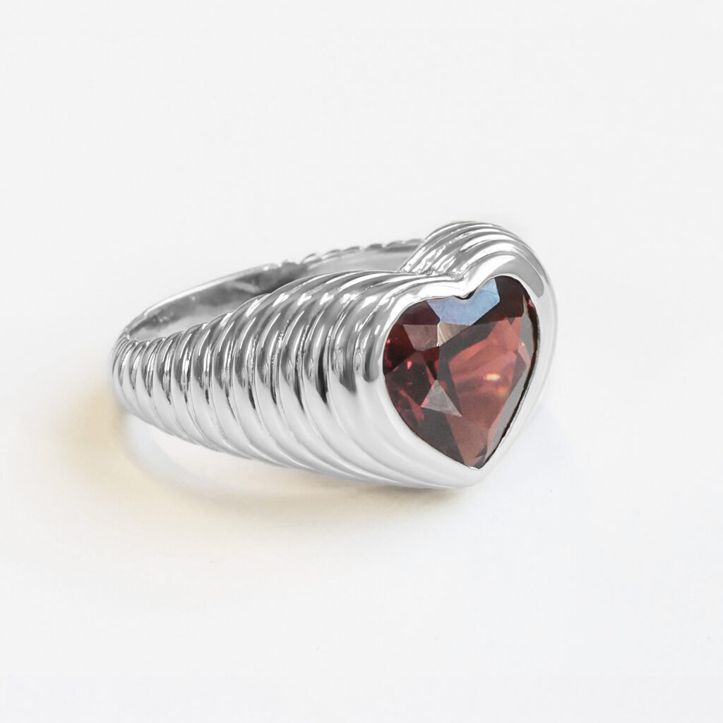 Bague Coeur Grenat - en Argent